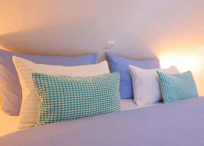 Lee Nyaraló Dorumer Neufeld