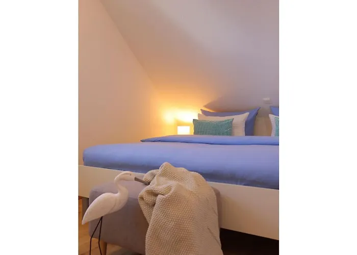 Lee Nyaraló Dorumer Neufeld